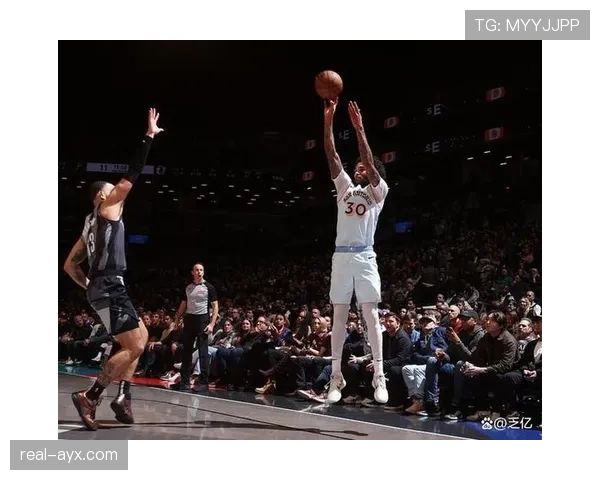 克拉克斯顿扣篮惊艳全场,斩获年度扣篮王称号 克拉克斯顿扣篮惊艳全场,斩获年度扣篮王称号