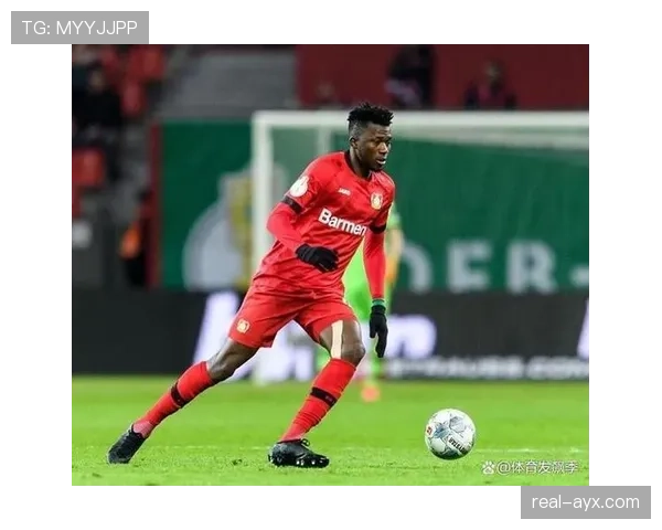 塔普索巴关键失误致球队落败,误判争议引发广泛关注 塔普索巴关键失误致球队落败,误判争议引发广泛关注