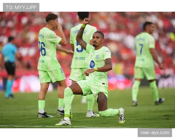 拉菲尼亚在高位压迫体系中的反抢与回防贡献分析 拉菲尼亚在高位压迫体系中的反抢与回防贡献分析